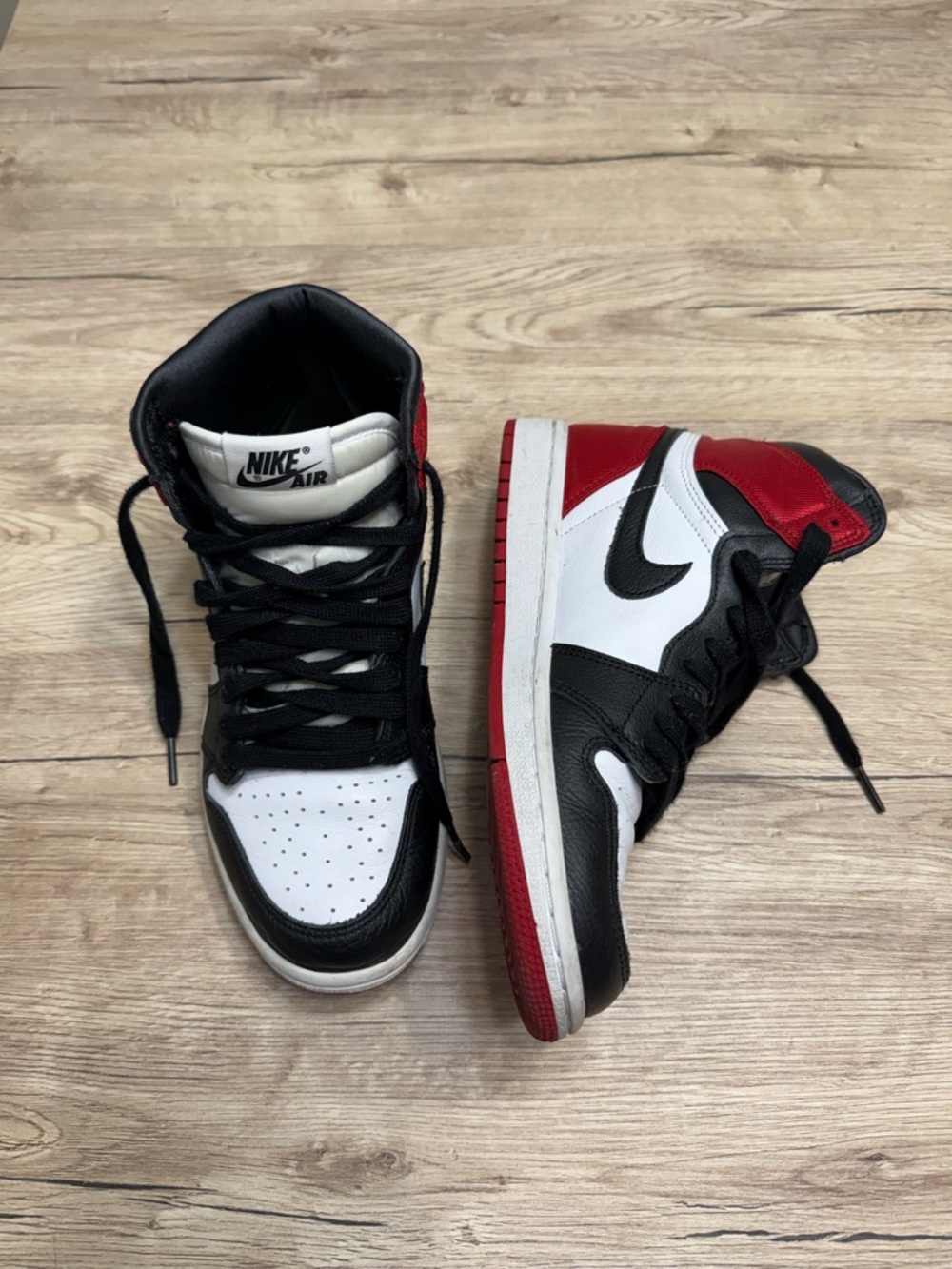 Women’s Nike Jordan 1 Retro High Satin Black Toe